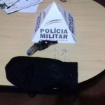 Arma de fogo e drogas apreendida pela Policia Militar na cidade de Santa Juliana/MG