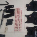 Foto da Policia Militar do material apreendido com os suspeitos